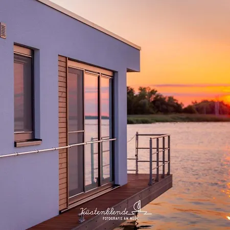 Hausboot Kranichnest * Ribnitz-Damgarten