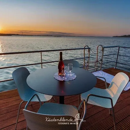 Hausboot Kranichnest Tekne *